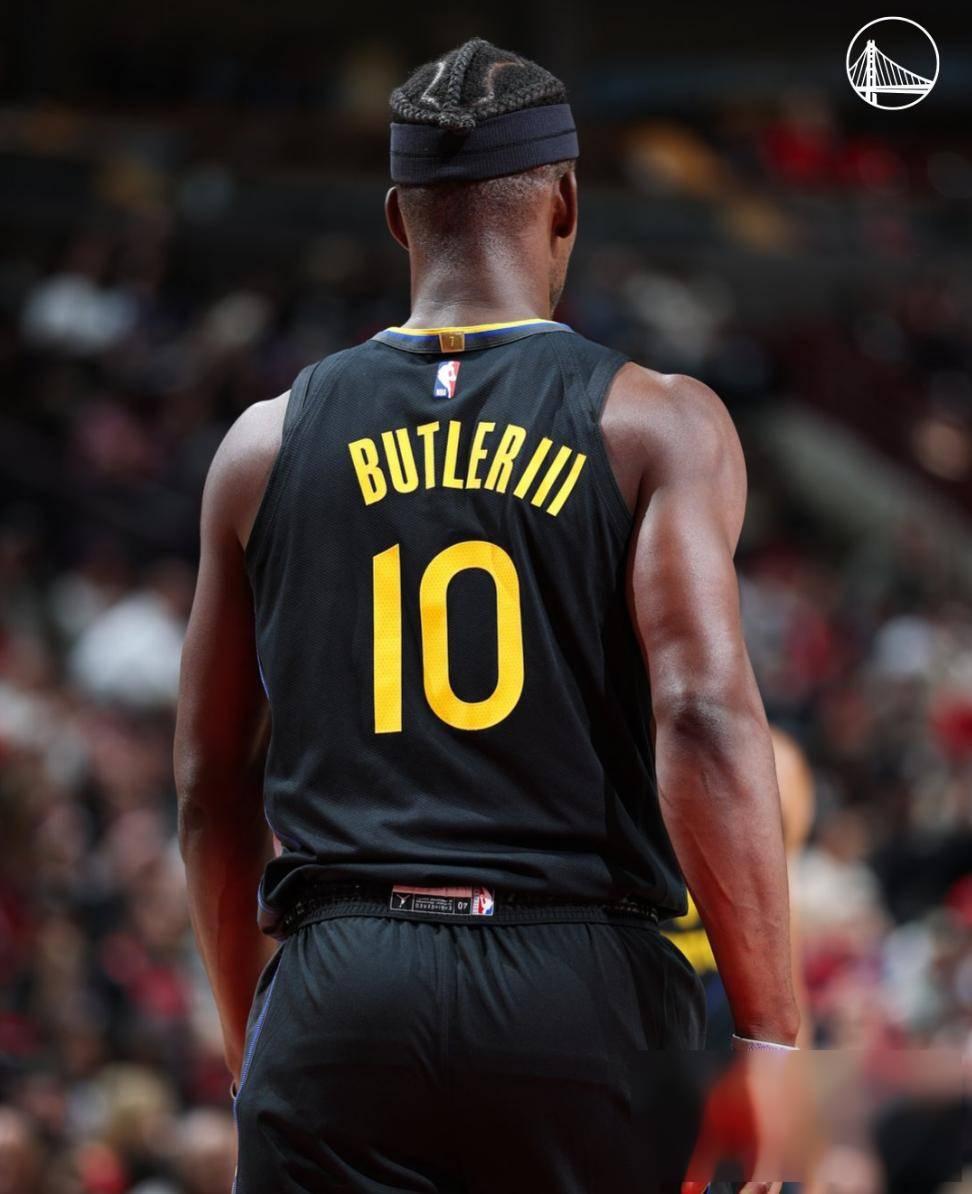 九博体育平台 -包含赛地聚焦：中超集结日热度飙升；金州勇士复出首秀；管理层满意；阵容厚度经受考验的词条